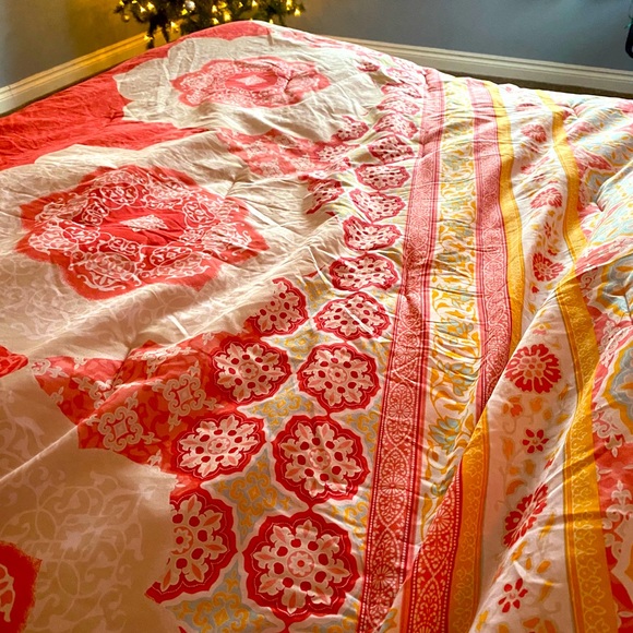 Queen Bedspread - Picture 3 of 3